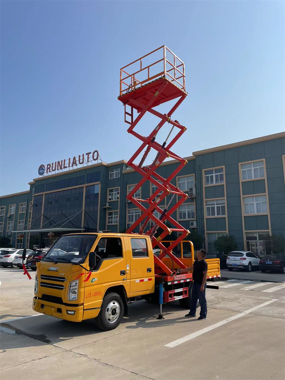 8/12米垂直升降平臺(tái)剪叉式高空作業(yè)車(chē)配置參數(shù)